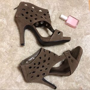 Steve Madden Taupe heels
